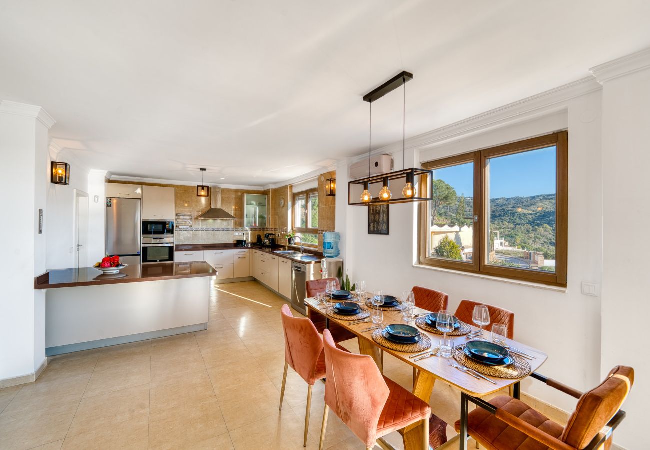 Villa in Marbella - 3077 Luxury Villa with Pool and Views in Elviria,