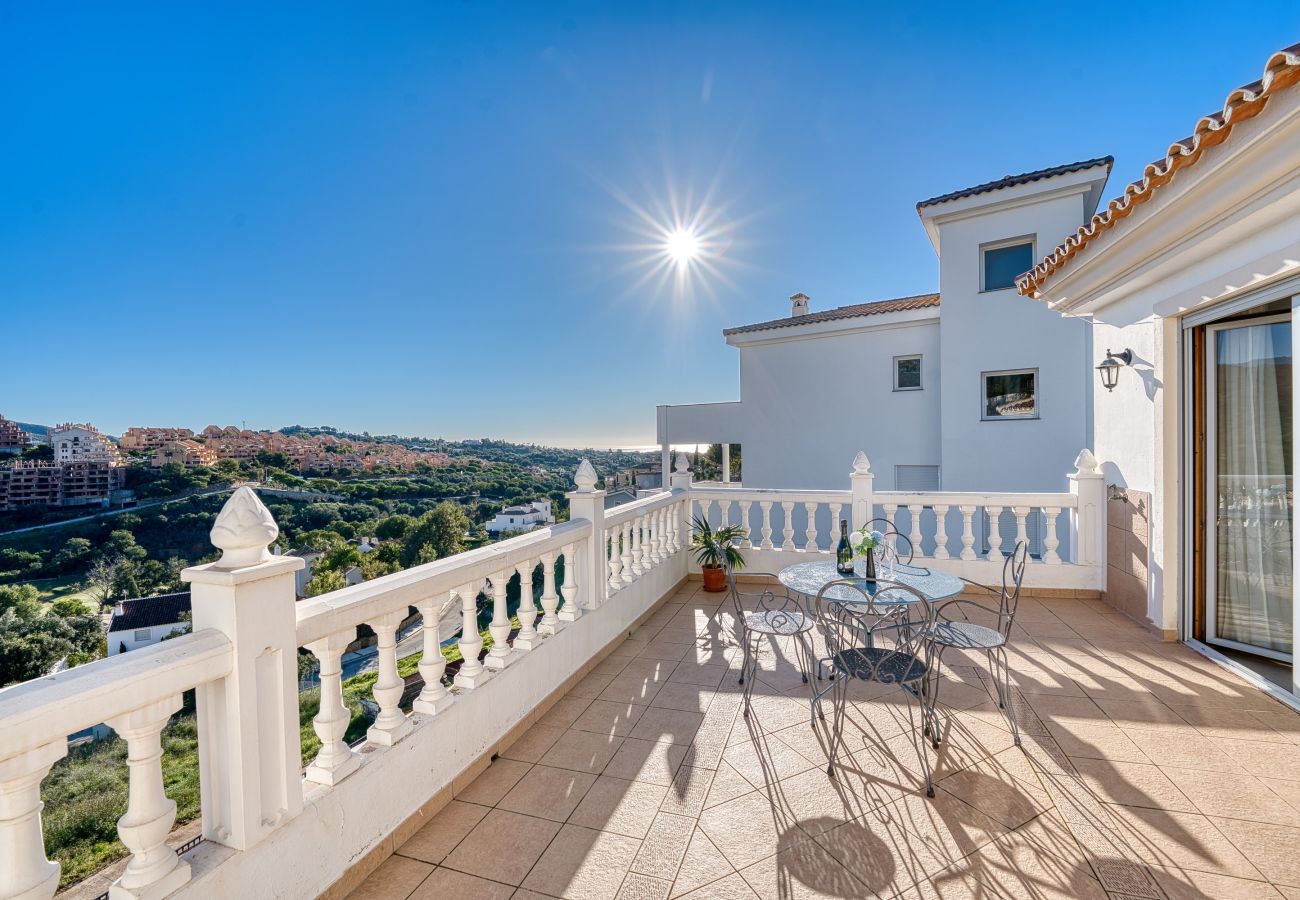 Villa in Marbella - 3077 Luxury Villa with Pool and Views in Elviria,
