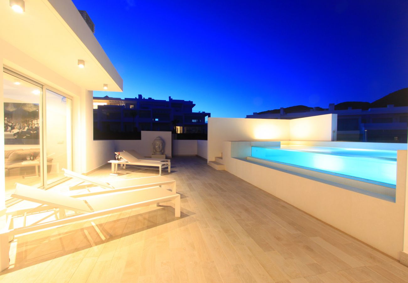 Appartement à Estepona - 2288 Luxury Penthouse with Private Rooftop Pool