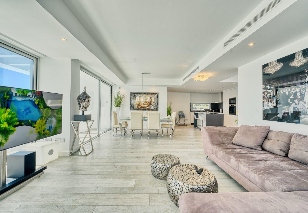 Appartement à Estepona - 2288 Luxury Penthouse with Private Rooftop Pool