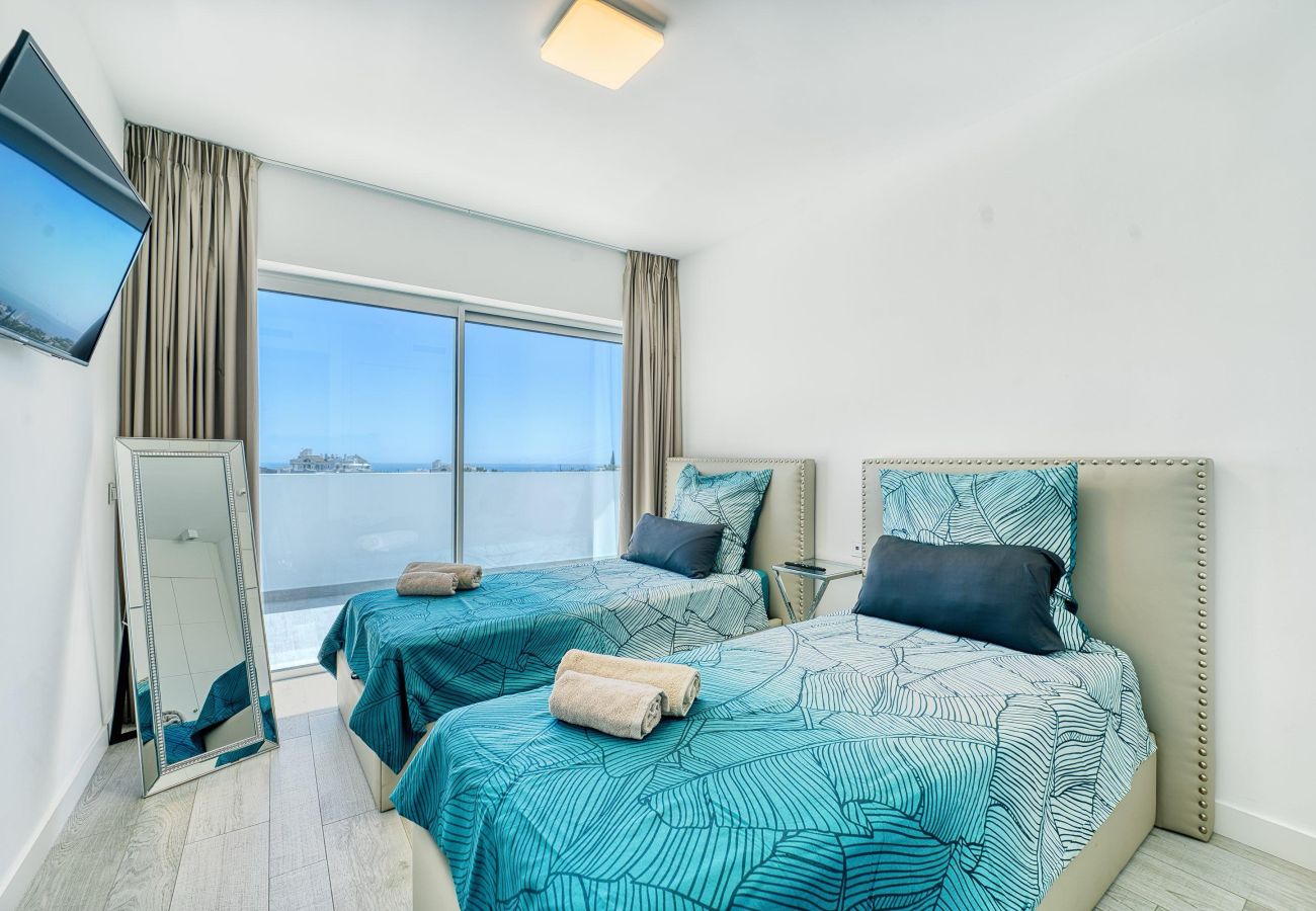 Appartement à Estepona - 2288 Luxury Penthouse with Private Rooftop Pool