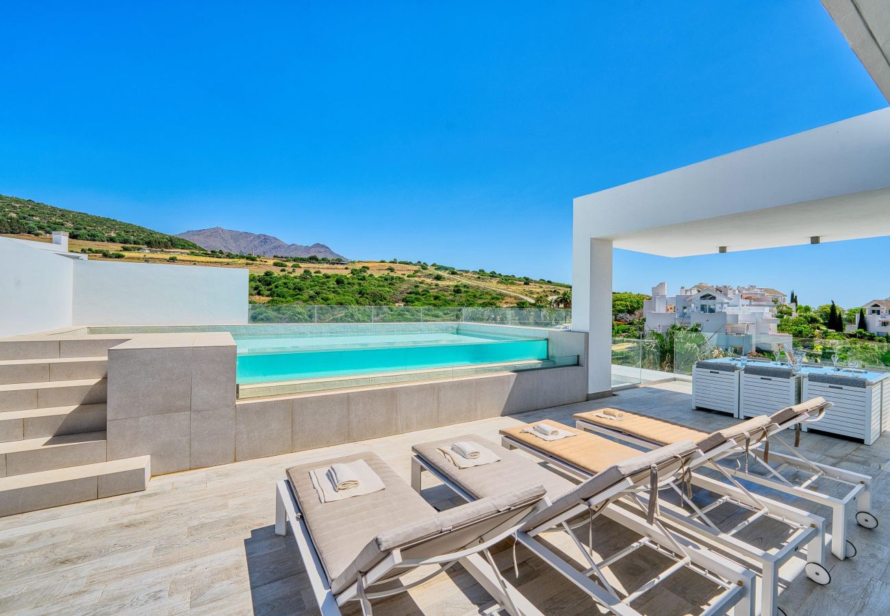 Appartement à Estepona - 2288 Luxury Penthouse with Private Rooftop Pool