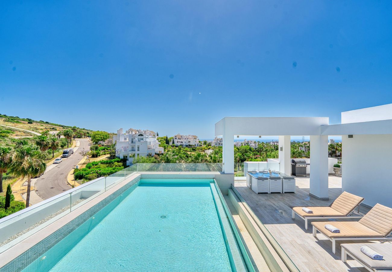 Appartement à Estepona - 2288 Luxury Penthouse with Private Rooftop Pool