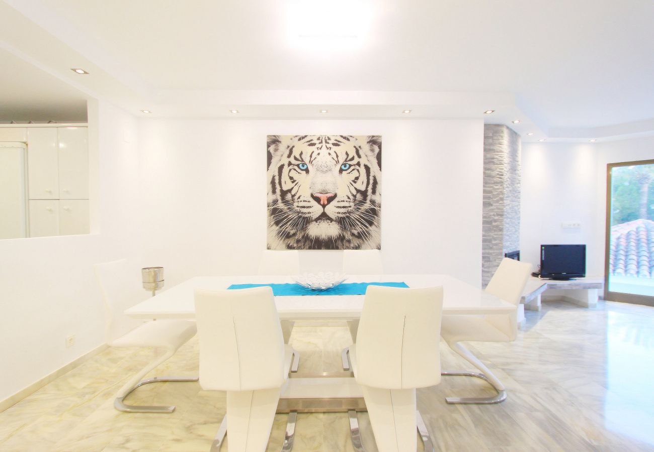 Appartement à Marbella - 1108 Elegant Golden Beach Apartments with sea View