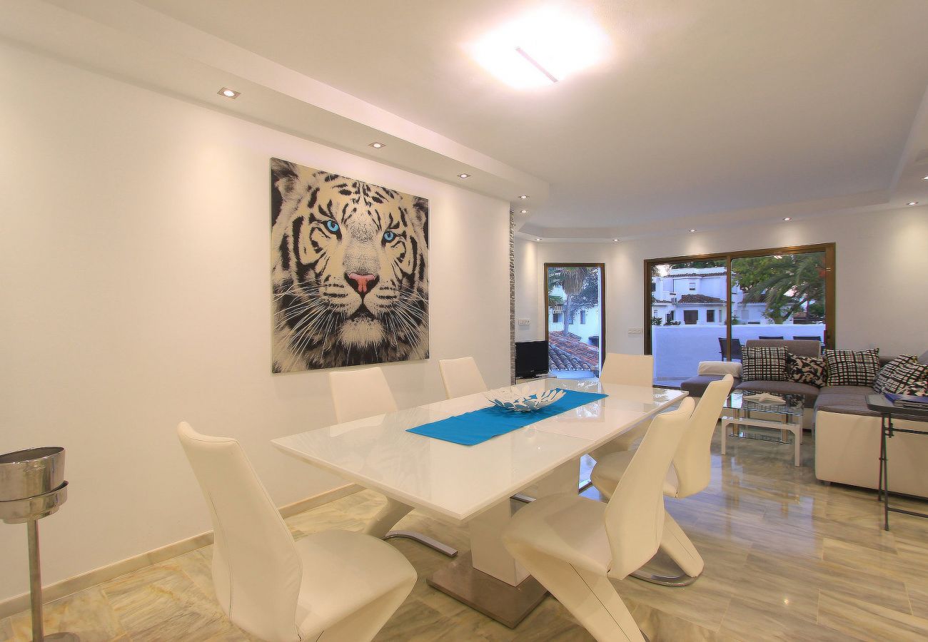 Appartement à Marbella - 1108 Elegant Golden Beach Apartments with sea View