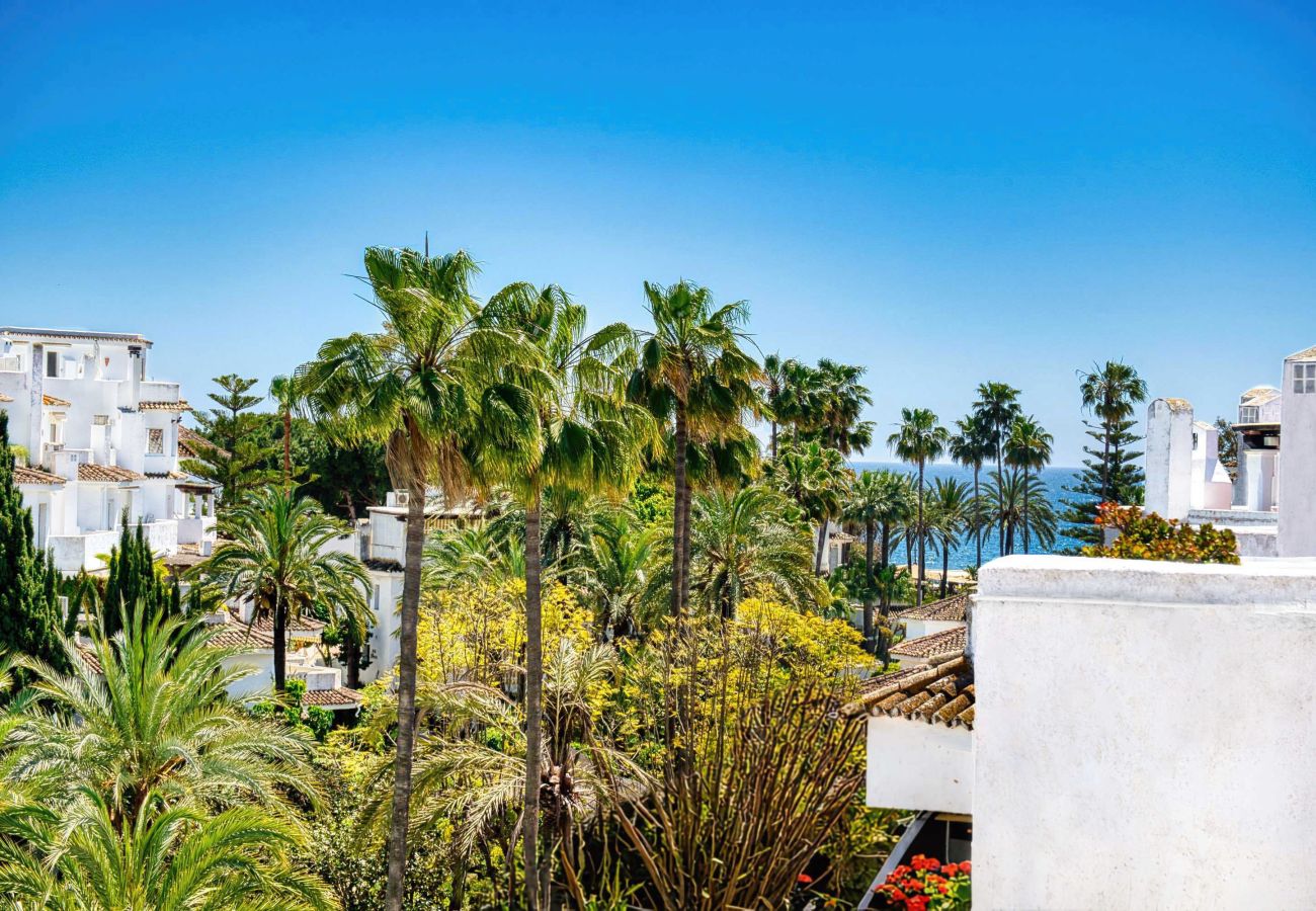 Appartement à Marbella - 1081 Luxurious Beachfront Penthouse with Jacuzzi