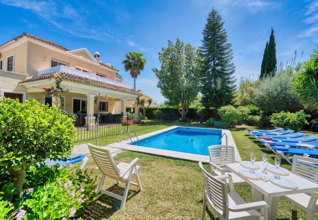 Villa à Estepona - 1106 Luxurious Family Villa with Heated Pool