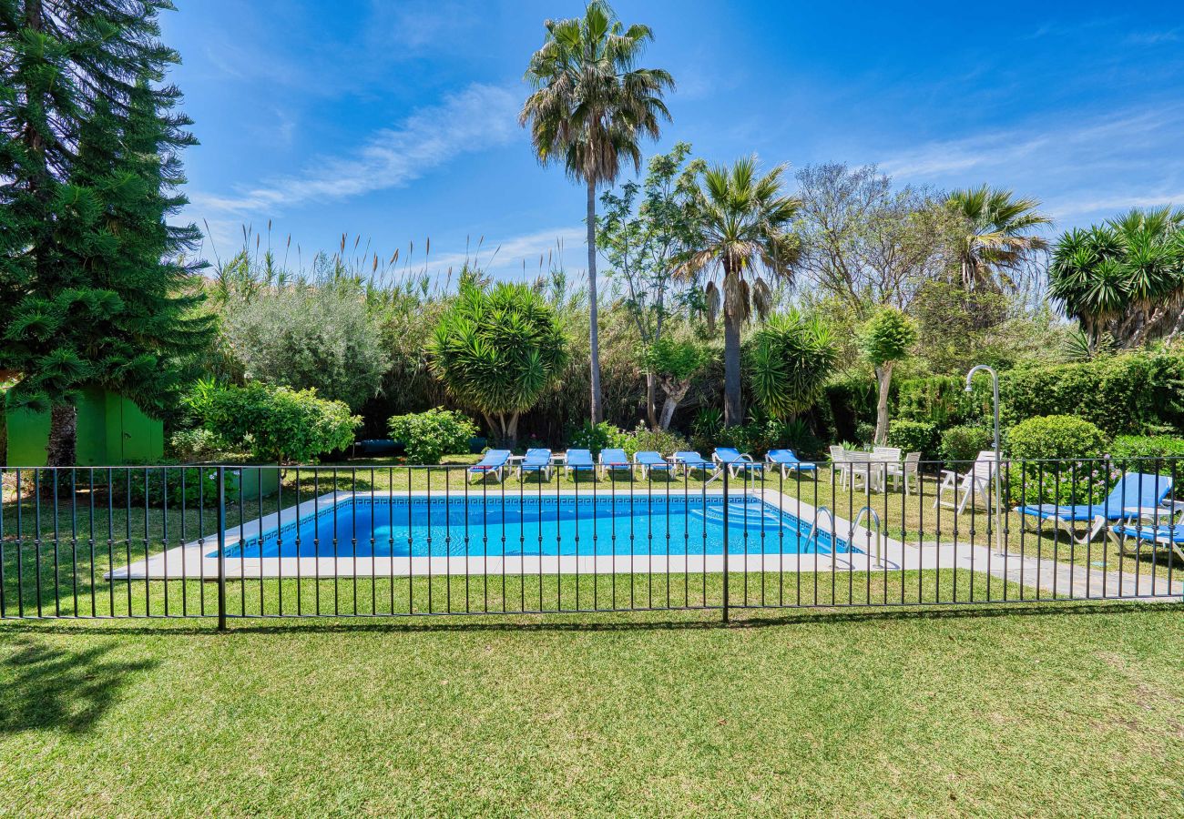 Villa à Estepona - 1106 Luxurious Family Villa with Heated Pool