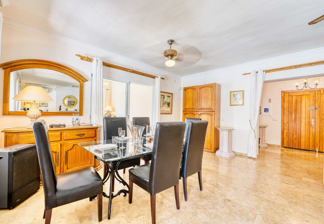 Villa à Estepona - 1106 Luxurious Family Villa with Heated Pool