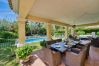 Villa à Estepona - 1106 Luxurious Family Villa with Heated Pool