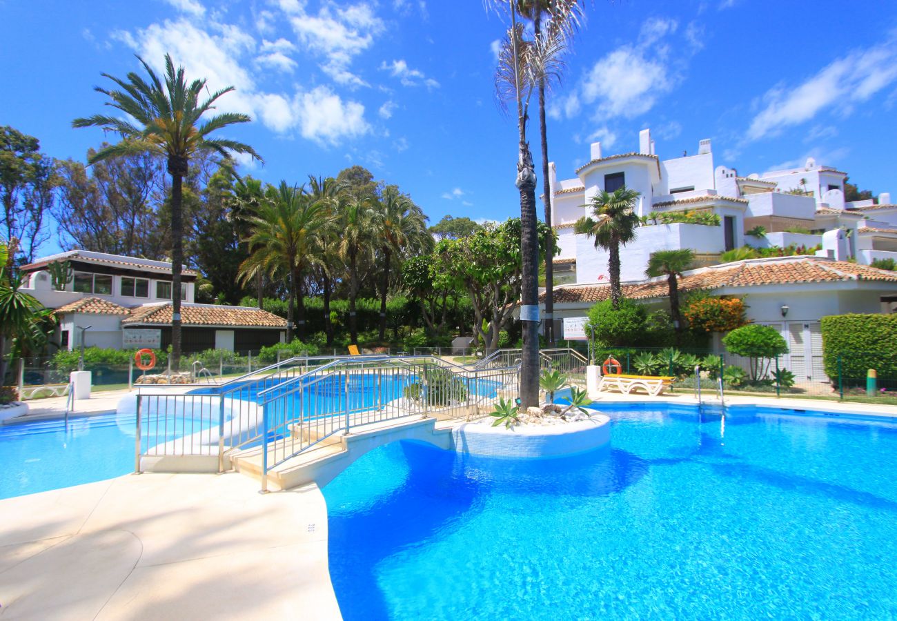Appartement à Marbella - 1093 Beachfront Luxury at Golden Beach