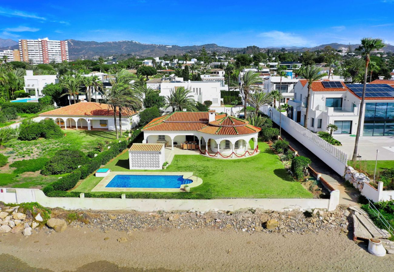Villa à Marbella - 1100 Stunning Marbesa Beachfront Villa with Garden