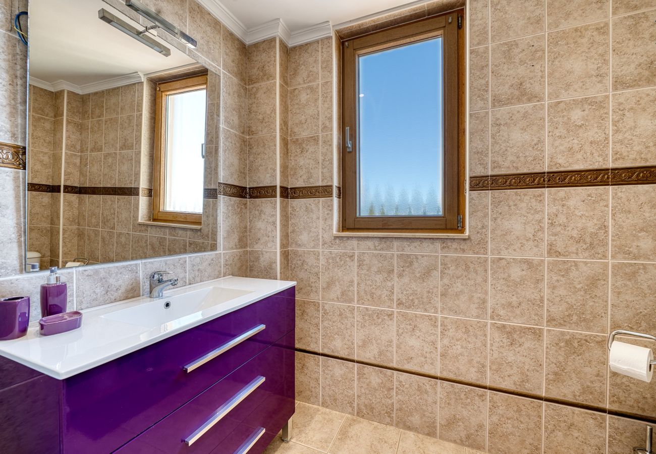 Villa à Marbella - 3077 Luxury Villa with Pool and Views in Elviria,