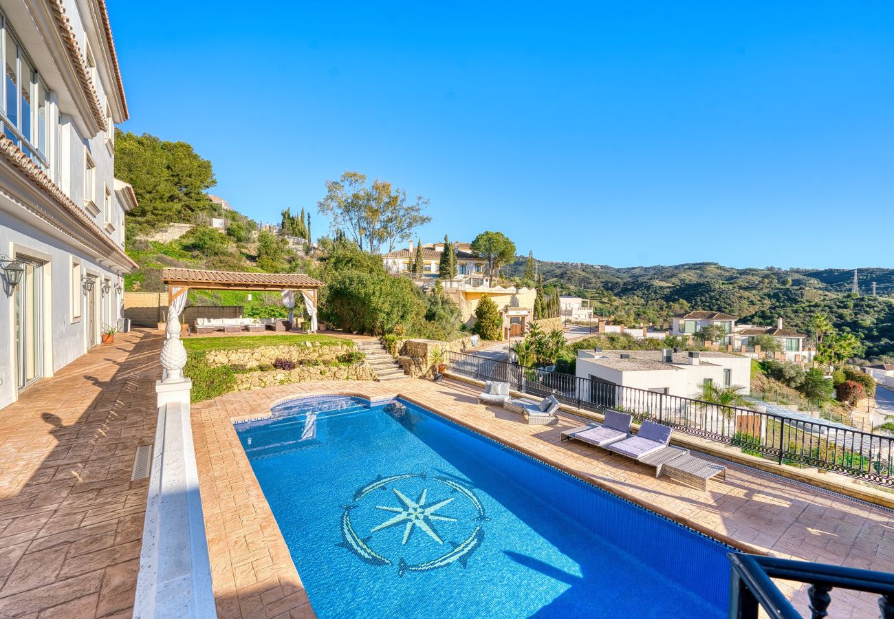 Villa à Marbella - 3077 Luxury Villa with Pool and Views in Elviria,