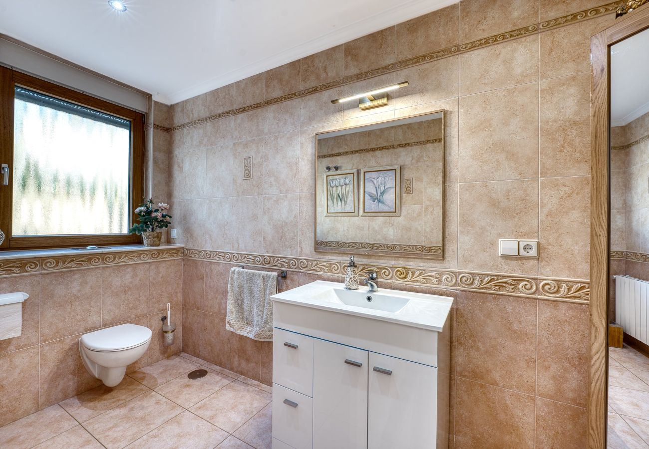 Villa à Marbella - 3077 Luxury Villa with Pool and Views in Elviria,