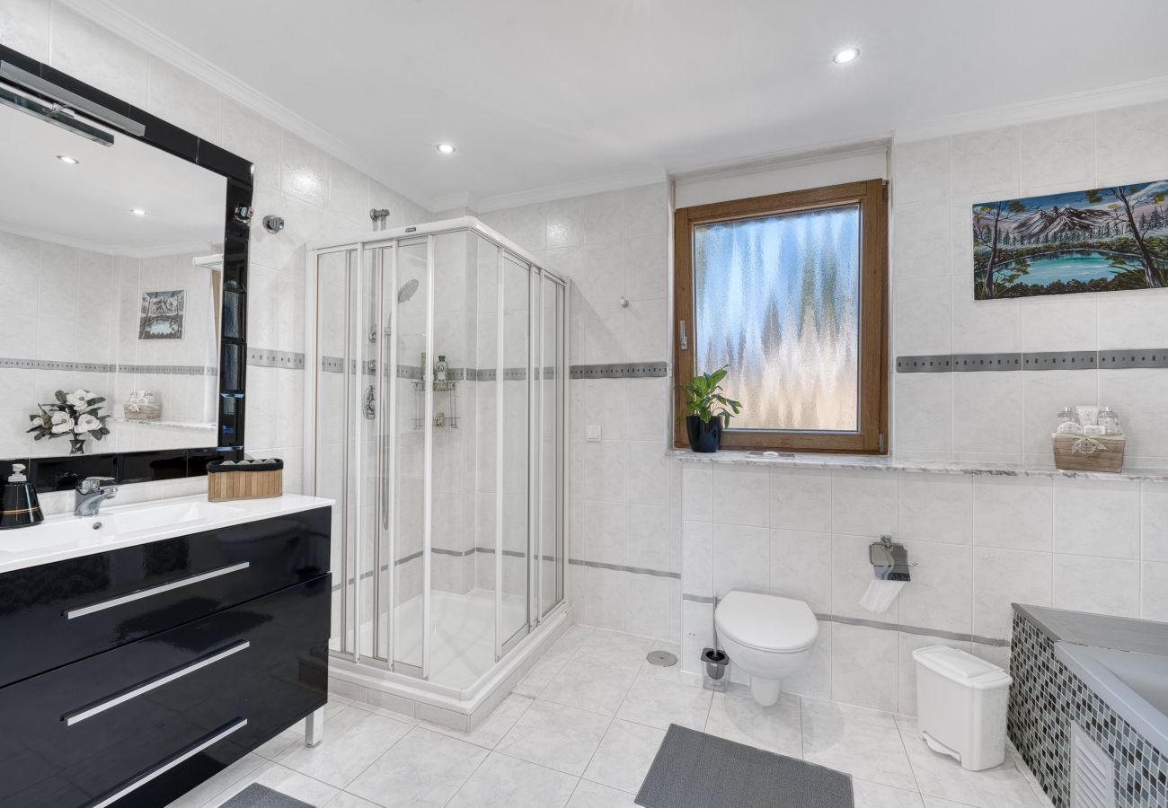 Villa à Marbella - 3077 Luxury Villa with Pool and Views in Elviria,